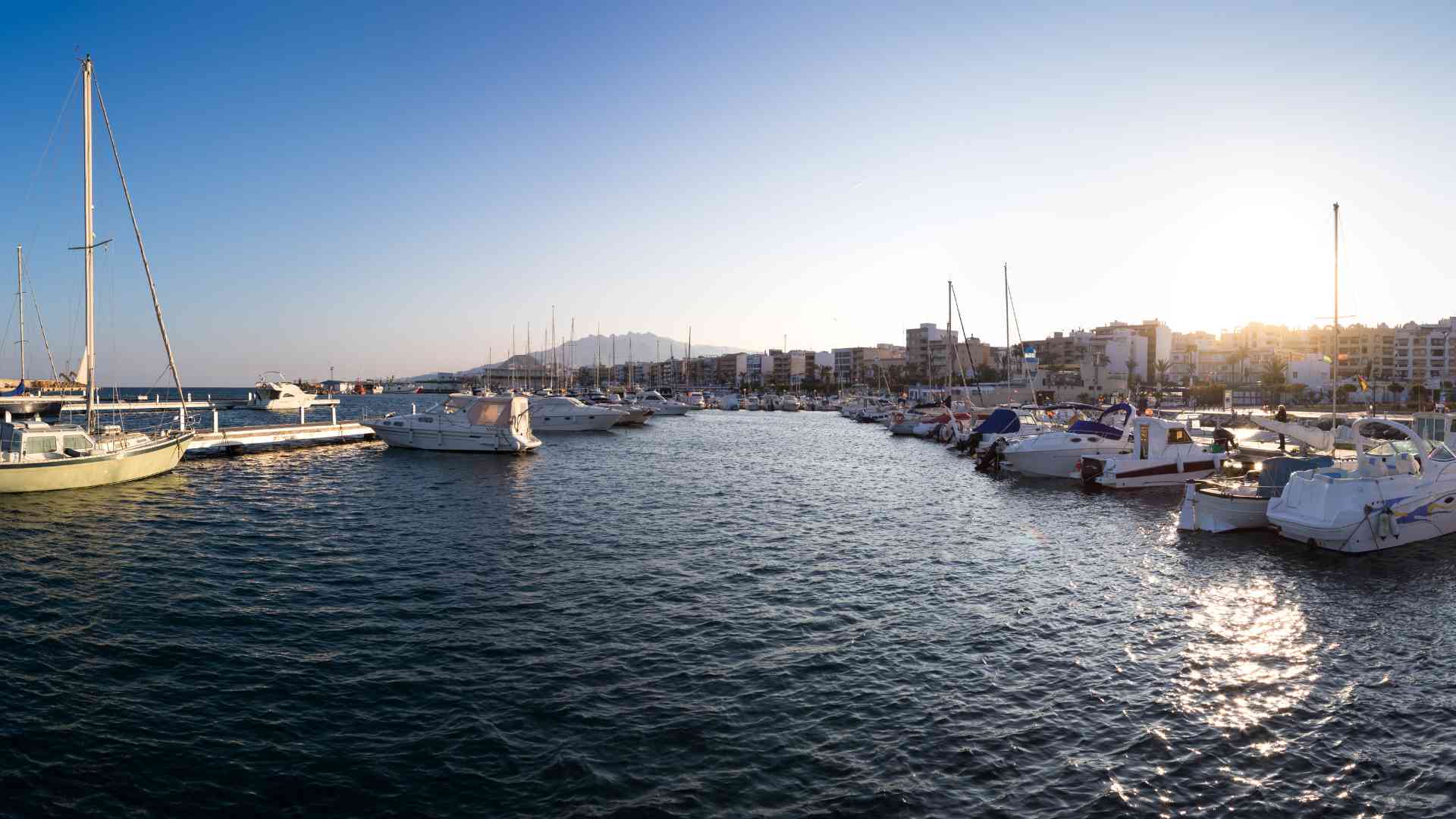 Cómo ahorrar en tu factura de luz en Garrucha: guía práctica